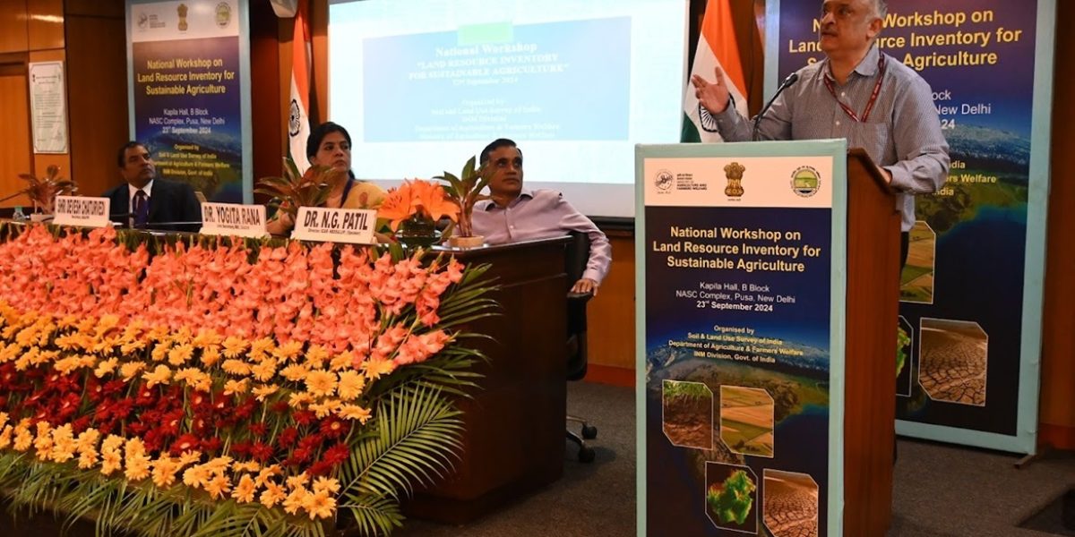 Sh. Devesh Chaturvedi, Addl. Secretary, Deptt. of A&FW, Govt of India is seen addressing the delegates with Joint Secretary, Ms. Yogita Rana and others on the dais.