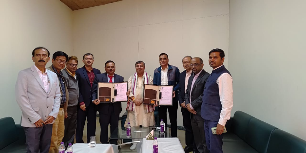 An MoU was signed in presence of Hon. Minster of Agriculture, Sh.Ratan Lal Nath at Agartala. Director, NBSS&LUP Dr. N.G.Patil and Director (Agri), Govt of Tripura, Sh. Saradindu Das are seen with the Tripura state dept. and NBSS&LUP officials.