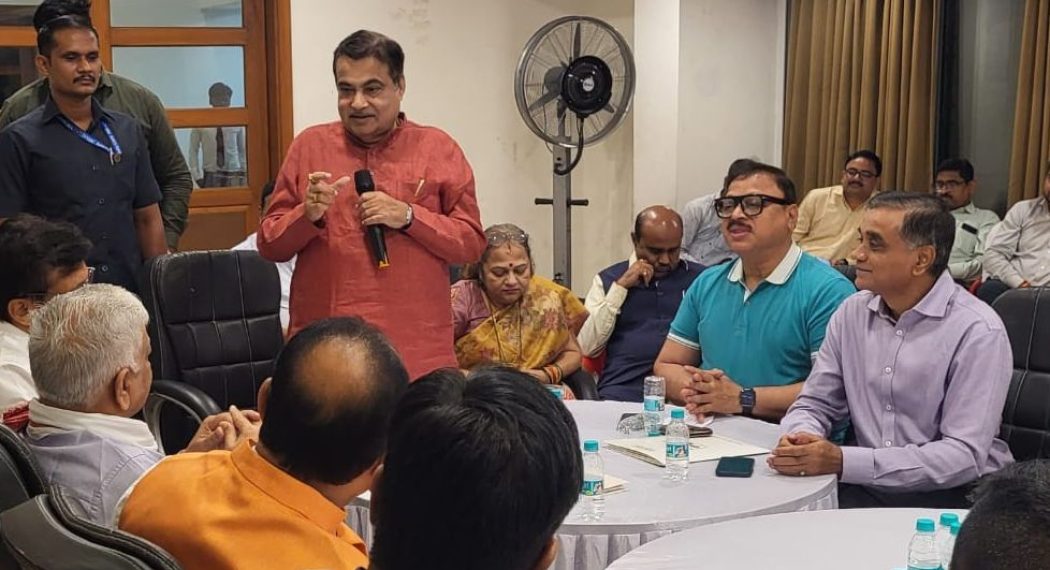 Hon'ble Union Minister Sh. Nitin ji Gadkari discussed AI based crop cultivation based on digital soil information with Dr. N. G. Patil, Director, ICAR-NBSS&LUP, Nagpur, Dr. Dilip Ghosh, Director, ICAR-CCRI, Nagpur, Agricultural Development Trust, Baramati, and Agrovision Foundation on 12th August 2025 at Nagpur